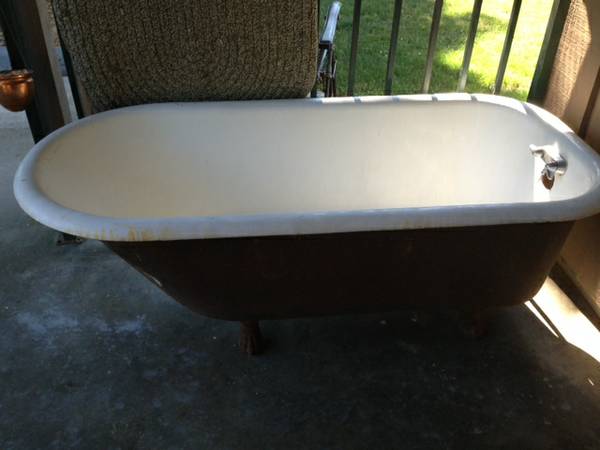 clawfoot-tub-photo